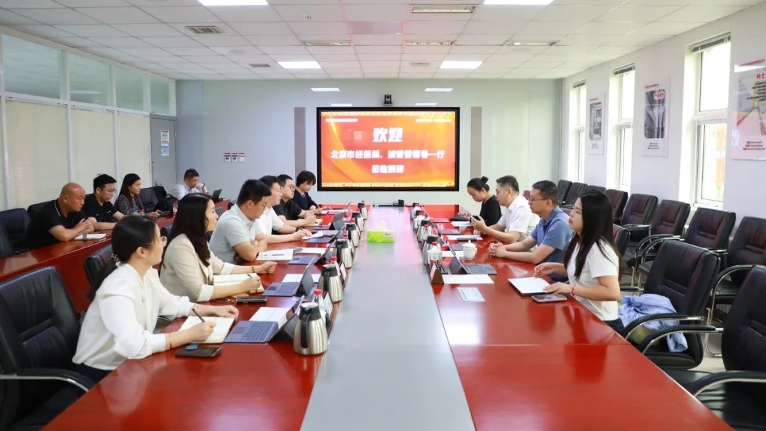 北京市經(jīng)濟(jì)和信息化局領(lǐng)導(dǎo)調(diào)研北汽鵬龍